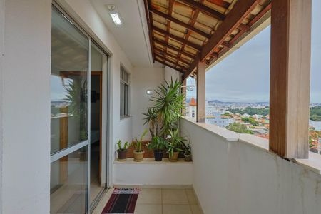 Apartamento à venda com 120m², 3 quartos e 2 vagas Apartamento à venda com 120m², 3 quartos e 2 vagasCobertura