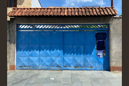 Casa à venda com 435m², 5 quartos e 4 vagasFachada / Placa 