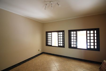 Casa para alugar com 212m², 2 quartos e 2 vagasSala