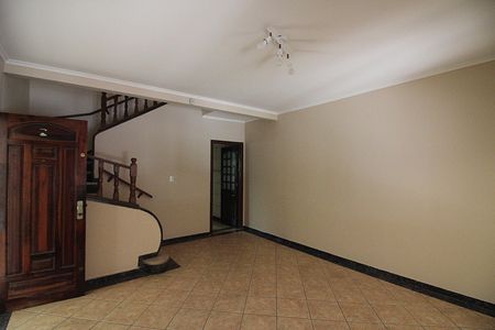 Casa para alugar com 212m², 2 quartos e 2 vagasSala