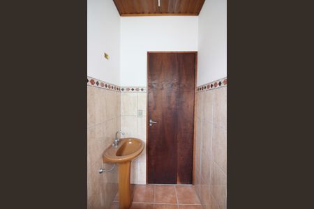 Casa para alugar com 212m², 2 quartos e 2 vagasBanheiro Social Edícula