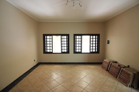 Casa para alugar com 212m², 2 quartos e 2 vagasSala