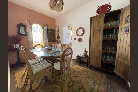 Casa à venda com 250m², 5 quartos e 2 vagas Casa à venda com 250m², 5 quartos e 2 vagasSala de Jantar