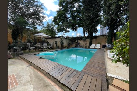 Casa à venda com 250m², 5 quartos e 2 vagas Casa à venda com 250m², 5 quartos e 2 vagasPiscina