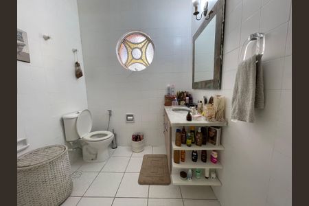 Casa à venda com 250m², 5 quartos e 2 vagas Casa à venda com 250m², 5 quartos e 2 vagasBanheiro Social