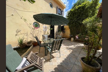 Casa à venda com 250m², 5 quartos e 2 vagas Casa à venda com 250m², 5 quartos e 2 vagasQuintal