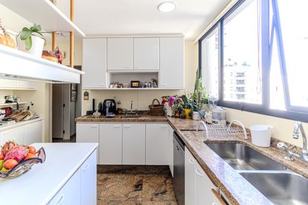 Apartamento para alugar com 326m², 3 quartos e 3 vagas Apartamento para alugar com 326m², 3 quartos e 3 vagasCozinha