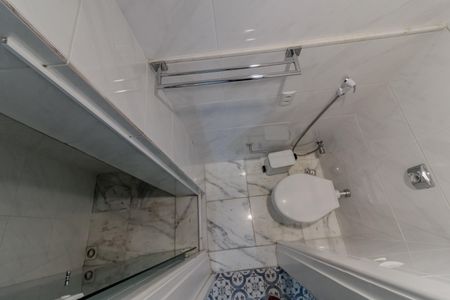 Apartamento para alugar com 70m², 2 quartos e sem vaga Apartamento para alugar com 70m², 2 quartos e sem vagaSuíte Banheiro