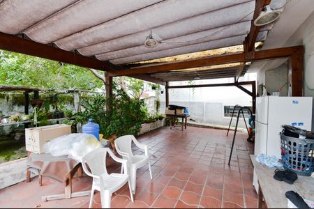 Casa à venda com 300m², 2 quartos e sem vagaÁrea comum