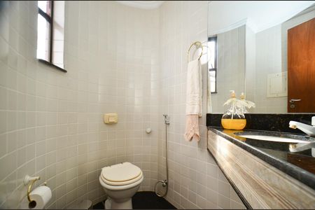 Apartamento à venda com 330m², 4 quartos e 4 vagas Apartamento à venda com 330m², 4 quartos e 4 vagasLavabo social 2