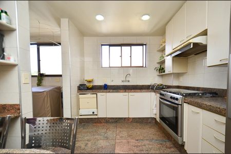 Apartamento à venda com 330m², 4 quartos e 4 vagas Apartamento à venda com 330m², 4 quartos e 4 vagasCozinha