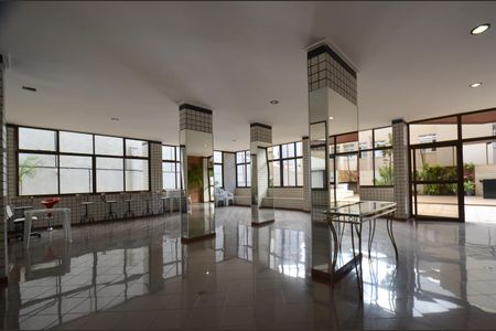 Apartamento à venda com 330m², 4 quartos e 4 vagas Apartamento à venda com 330m², 4 quartos e 4 vagasÁrea comum - Salão de festas