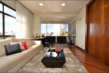 Apartamento à venda com 330m², 4 quartos e 4 vagas Apartamento à venda com 330m², 4 quartos e 4 vagasSala de estar