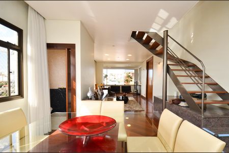 Apartamento à venda com 330m², 4 quartos e 4 vagas Apartamento à venda com 330m², 4 quartos e 4 vagasSala de jantar