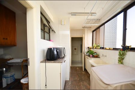 Apartamento à venda com 330m², 4 quartos e 4 vagas Apartamento à venda com 330m², 4 quartos e 4 vagasÁrea de Serviço