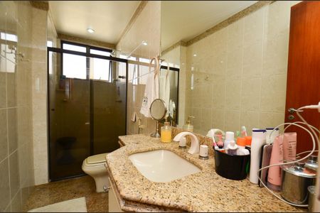 Apartamento à venda com 330m², 4 quartos e 4 vagas Apartamento à venda com 330m², 4 quartos e 4 vagasBanheiro social