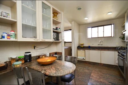 Apartamento à venda com 330m², 4 quartos e 4 vagas Apartamento à venda com 330m², 4 quartos e 4 vagasCozinha