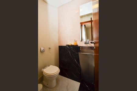 Apartamento à venda com 330m², 4 quartos e 4 vagas Apartamento à venda com 330m², 4 quartos e 4 vagasLavabo social