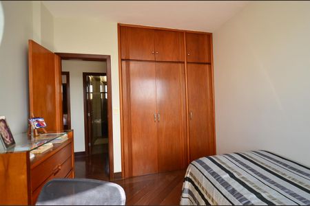 Apartamento à venda com 330m², 4 quartos e 4 vagas Apartamento à venda com 330m², 4 quartos e 4 vagasQuarto 3