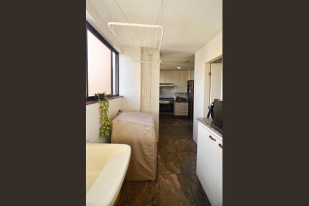 Apartamento à venda com 330m², 4 quartos e 4 vagas Apartamento à venda com 330m², 4 quartos e 4 vagasÁrea de Serviço