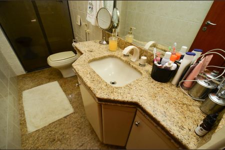 Apartamento à venda com 330m², 4 quartos e 4 vagas Apartamento à venda com 330m², 4 quartos e 4 vagasBanheiro social