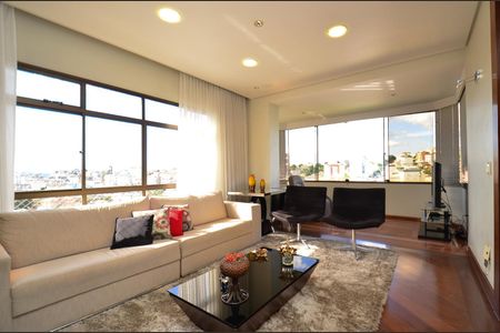 Apartamento à venda com 330m², 4 quartos e 4 vagas Apartamento à venda com 330m², 4 quartos e 4 vagasSala de estar