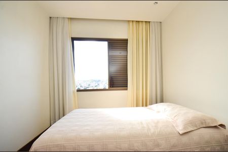 Apartamento à venda com 330m², 4 quartos e 4 vagas Apartamento à venda com 330m², 4 quartos e 4 vagasQuarto 1