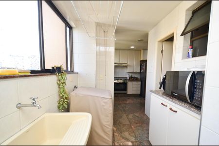 Apartamento à venda com 330m², 4 quartos e 4 vagas Apartamento à venda com 330m², 4 quartos e 4 vagasÁrea de Serviço
