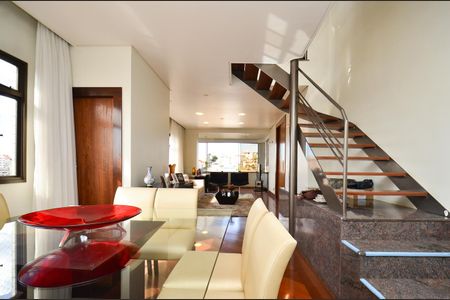 Apartamento à venda com 330m², 4 quartos e 4 vagas Apartamento à venda com 330m², 4 quartos e 4 vagasSala de jantar