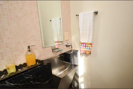 Apartamento à venda com 330m², 4 quartos e 4 vagas Apartamento à venda com 330m², 4 quartos e 4 vagasLavabo social