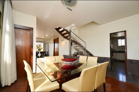 Apartamento à venda com 330m², 4 quartos e 4 vagas Apartamento à venda com 330m², 4 quartos e 4 vagasSala de jantar