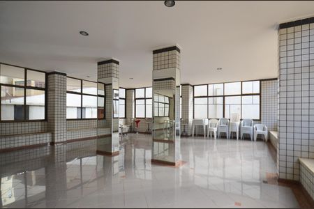 Apartamento à venda com 330m², 4 quartos e 4 vagas Apartamento à venda com 330m², 4 quartos e 4 vagasÁrea comum - Salão de festas