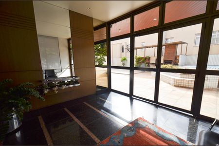 Apartamento à venda com 330m², 4 quartos e 4 vagas Apartamento à venda com 330m², 4 quartos e 4 vagasHall de entrada