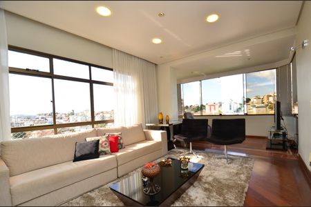 Apartamento à venda com 330m², 4 quartos e 4 vagas Apartamento à venda com 330m², 4 quartos e 4 vagasSala de estar