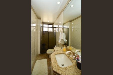 Apartamento à venda com 330m², 4 quartos e 4 vagas Apartamento à venda com 330m², 4 quartos e 4 vagasBanheiro social