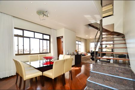 Apartamento à venda com 330m², 4 quartos e 4 vagas Apartamento à venda com 330m², 4 quartos e 4 vagasSala de jantar