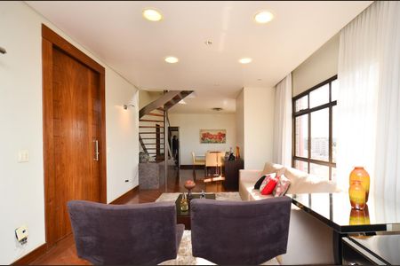 Apartamento à venda com 330m², 4 quartos e 4 vagas Apartamento à venda com 330m², 4 quartos e 4 vagasSala de estar