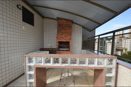 Apartamento à venda com 330m², 4 quartos e 4 vagas Apartamento à venda com 330m², 4 quartos e 4 vagasCobertura