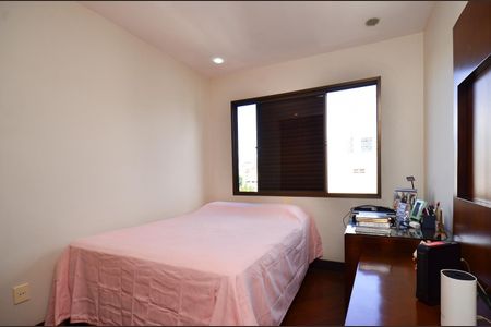 Apartamento à venda com 330m², 4 quartos e 4 vagas Apartamento à venda com 330m², 4 quartos e 4 vagasQuarto 2