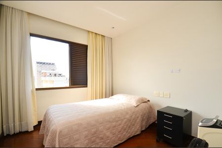 Apartamento à venda com 330m², 4 quartos e 4 vagas Apartamento à venda com 330m², 4 quartos e 4 vagasQuarto 1