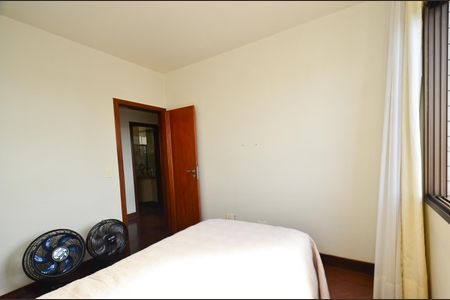 Apartamento à venda com 330m², 4 quartos e 4 vagas Apartamento à venda com 330m², 4 quartos e 4 vagasQuarto 1