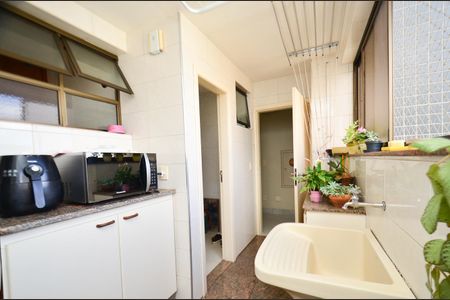 Apartamento à venda com 330m², 4 quartos e 4 vagas Apartamento à venda com 330m², 4 quartos e 4 vagasÁrea de Serviço