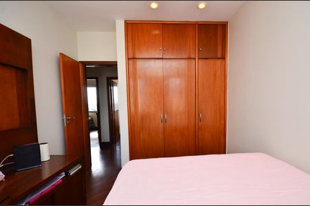 Apartamento à venda com 330m², 4 quartos e 4 vagas Apartamento à venda com 330m², 4 quartos e 4 vagasQuarto 2