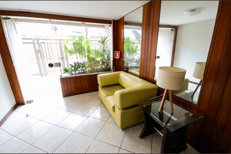 Apartamento à venda com 90m², 2 quartos e 1 vaga Apartamento à venda com 90m², 2 quartos e 1 vagaHall