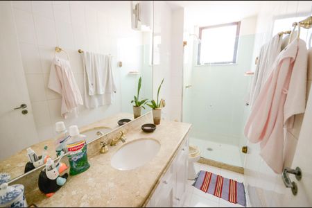 Apartamento à venda com 90m², 2 quartos e 1 vaga Apartamento à venda com 90m², 2 quartos e 1 vagaBanheiro da Suíte