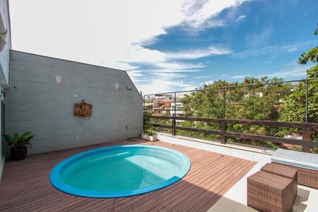 Apartamento à venda com 200m², 3 quartos e 3 vagasPiscina
