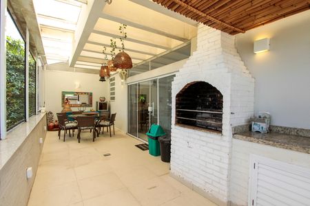 Apartamento à venda com 200m², 3 quartos e 3 vagasVaranda