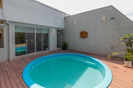 Apartamento à venda com 200m², 3 quartos e 3 vagasPiscina