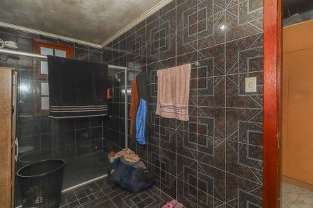 Banheiro da Suíte de casa à venda com 6 quartos, 300m² em Sarandi, Porto Alegre