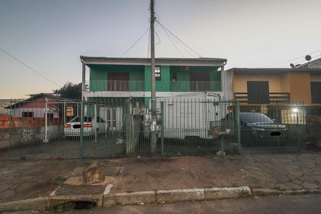 Fachada de casa à venda com 6 quartos, 300m² em Sarandi, Porto Alegre